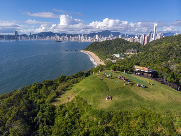 Vista do Morro do Careca para a Praia Brava e Balneário Camboriú